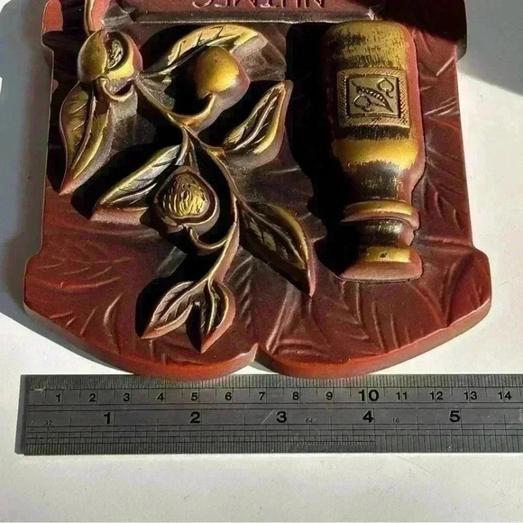 1976 Miller Studio  chalkware Nutmeg wall hanging with faux metallic paint - Picture 5 of 5